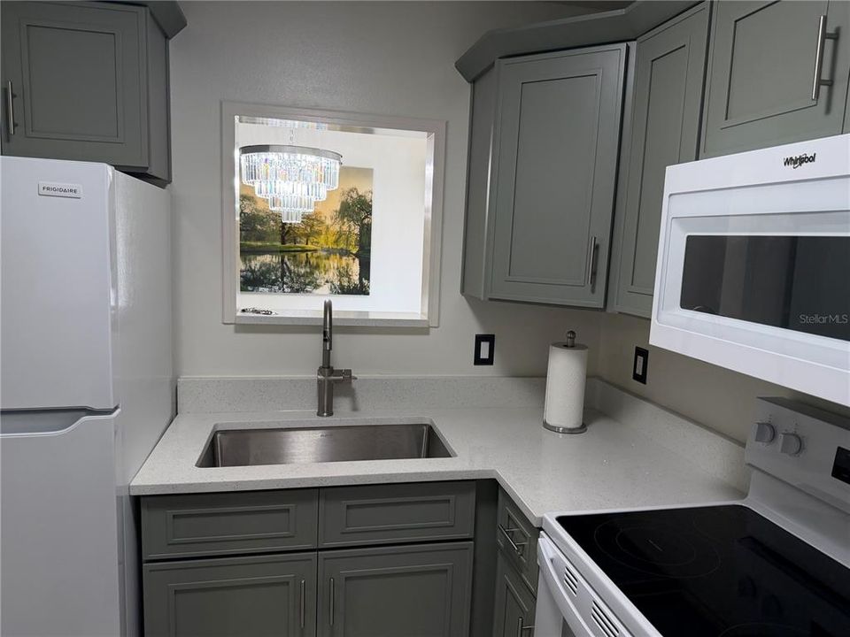 Active With Contract: $125,000 (1 beds, 1 baths, 745 Square Feet)