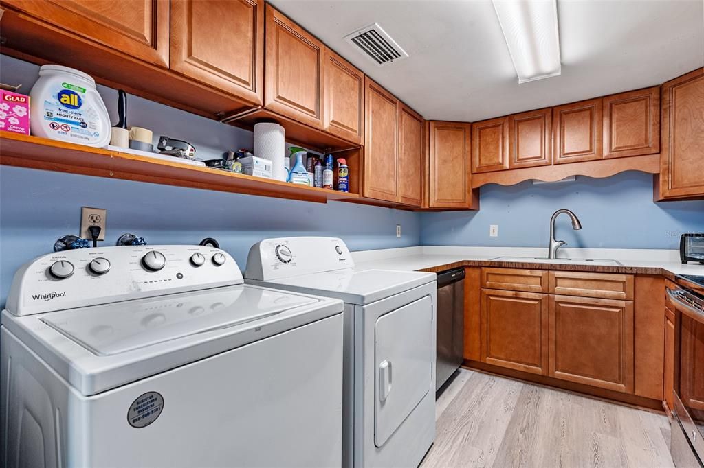 На продажу: $199,900 (2 спален, 2 ванн, 986 Квадратных фут)