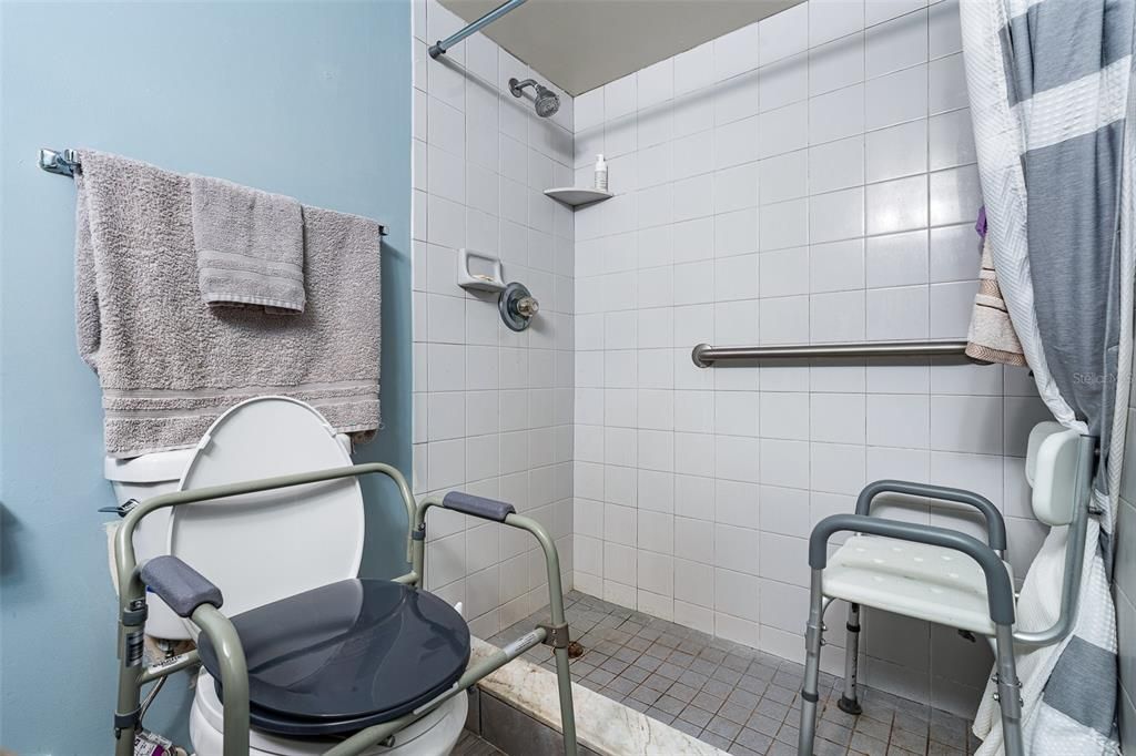 На продажу: $199,900 (2 спален, 2 ванн, 986 Квадратных фут)