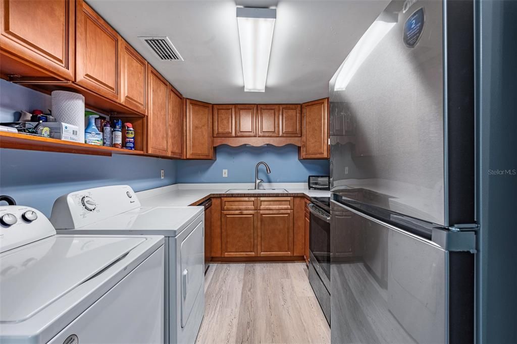 На продажу: $199,900 (2 спален, 2 ванн, 986 Квадратных фут)