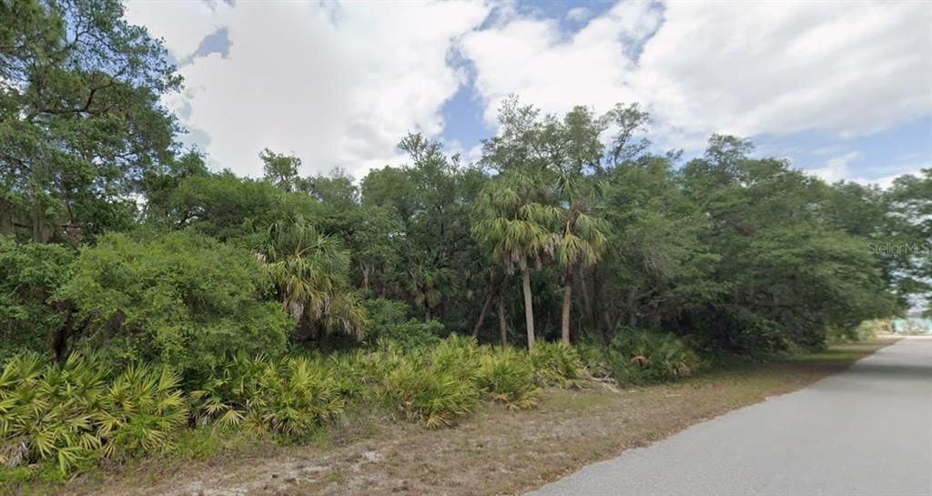На продажу: $80,000 (0.92 acres)