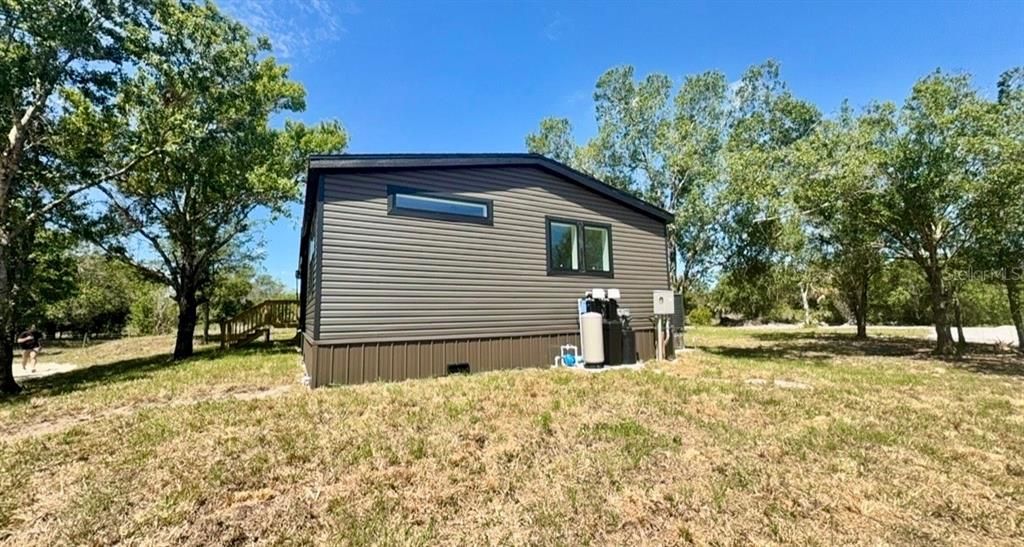 For Sale: $285,000 (3 beds, 2 baths, 1600 Square Feet)