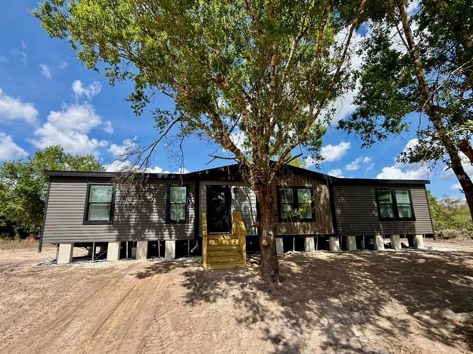 For Sale: $285,000 (3 beds, 2 baths, 1600 Square Feet)