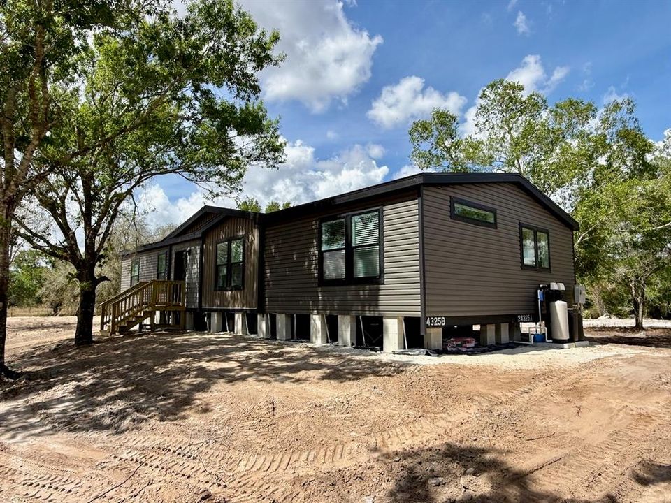 For Sale: $285,000 (3 beds, 2 baths, 1600 Square Feet)
