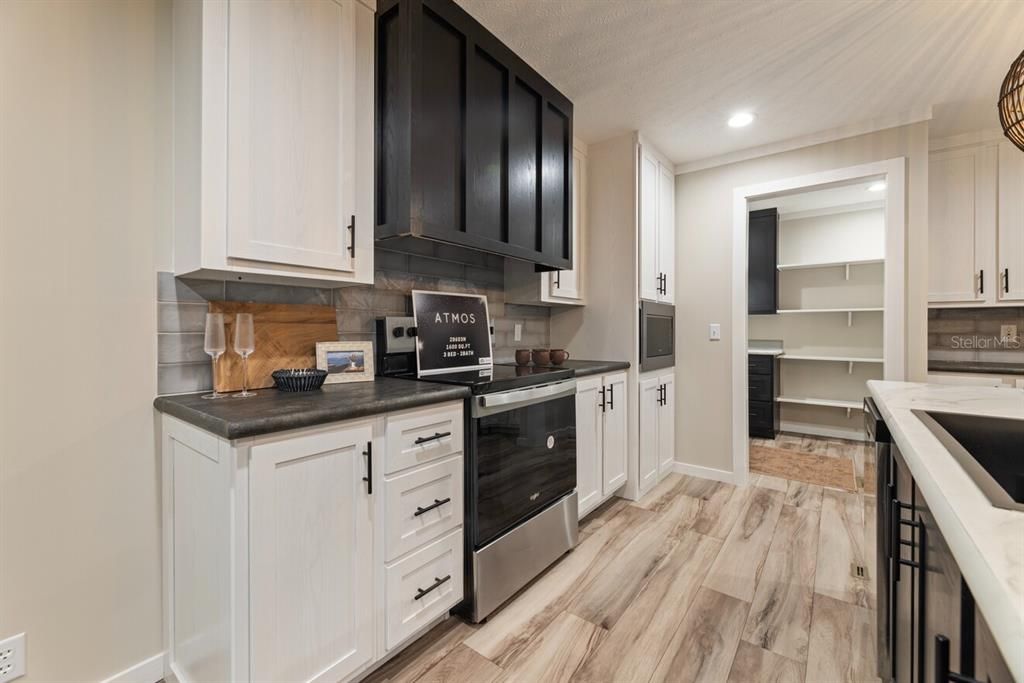 For Sale: $285,000 (3 beds, 2 baths, 1600 Square Feet)