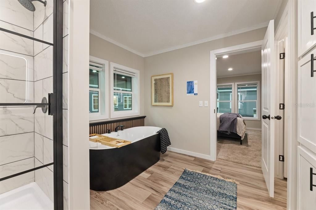 For Sale: $285,000 (3 beds, 2 baths, 1600 Square Feet)