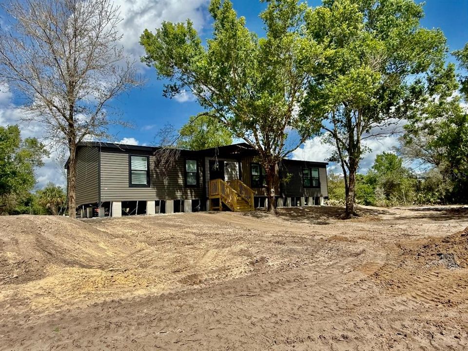 For Sale: $285,000 (3 beds, 2 baths, 1600 Square Feet)