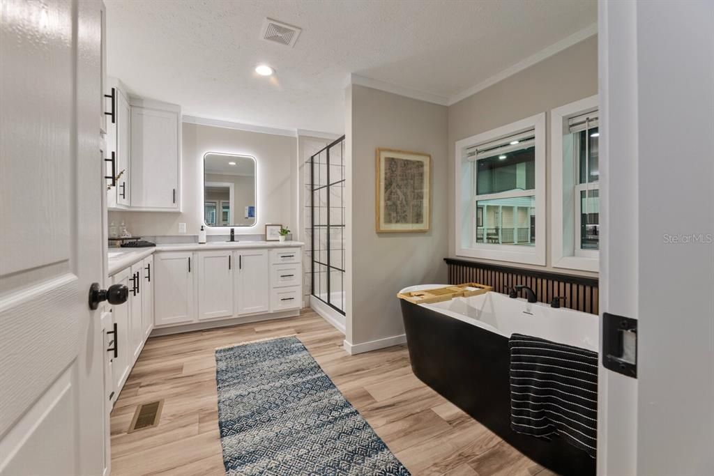 For Sale: $285,000 (3 beds, 2 baths, 1600 Square Feet)