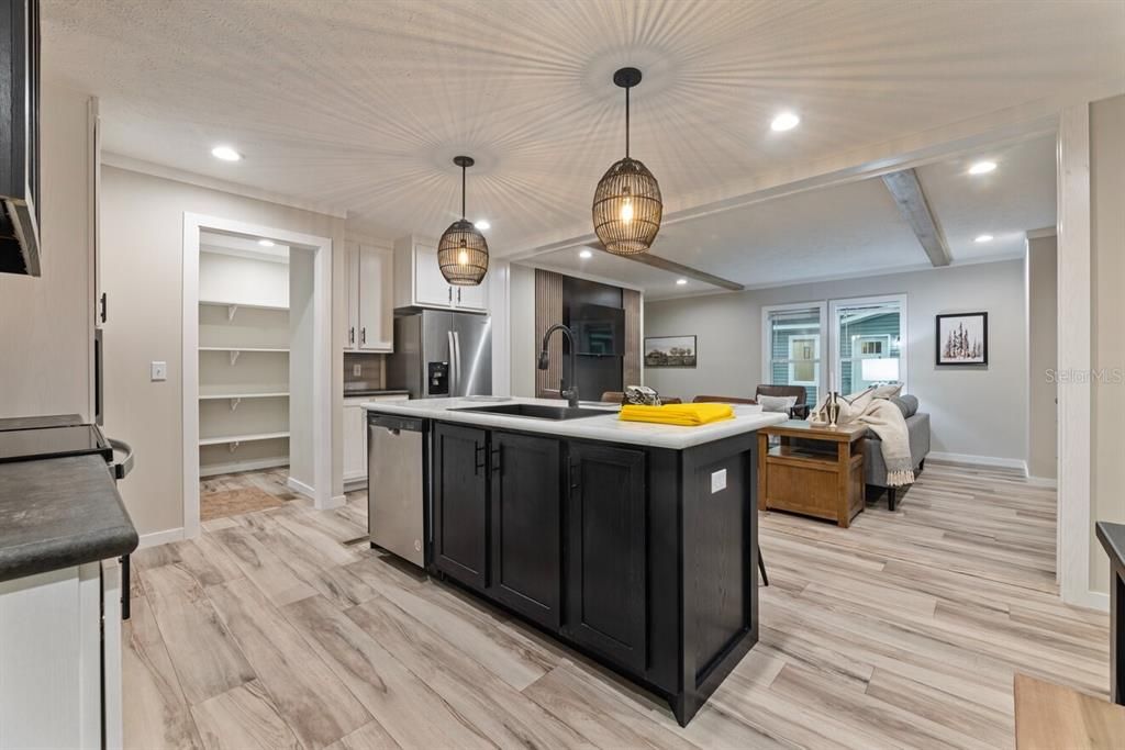 For Sale: $285,000 (3 beds, 2 baths, 1600 Square Feet)
