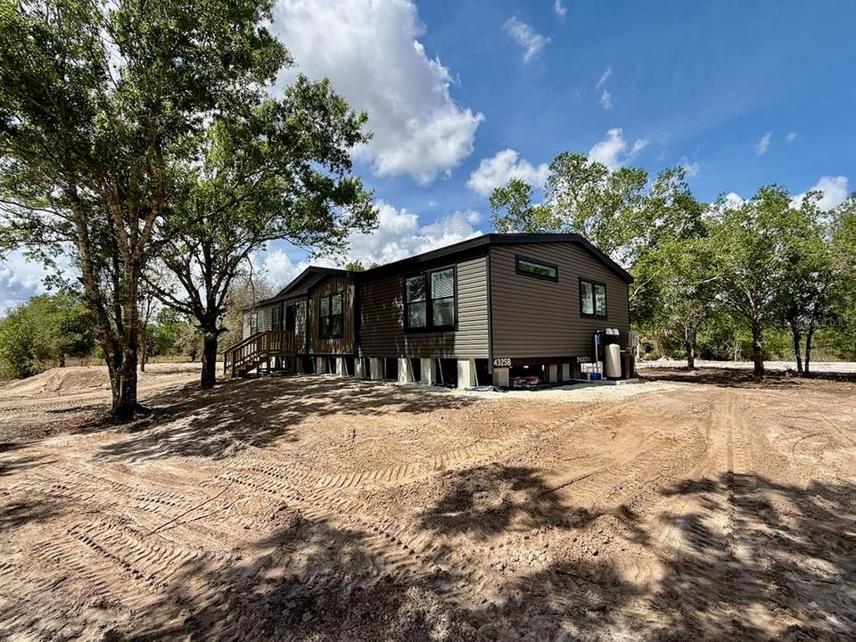 For Sale: $285,000 (3 beds, 2 baths, 1600 Square Feet)