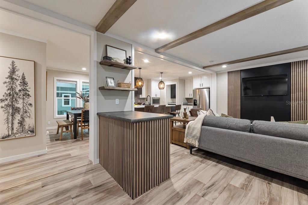 For Sale: $285,000 (3 beds, 2 baths, 1600 Square Feet)