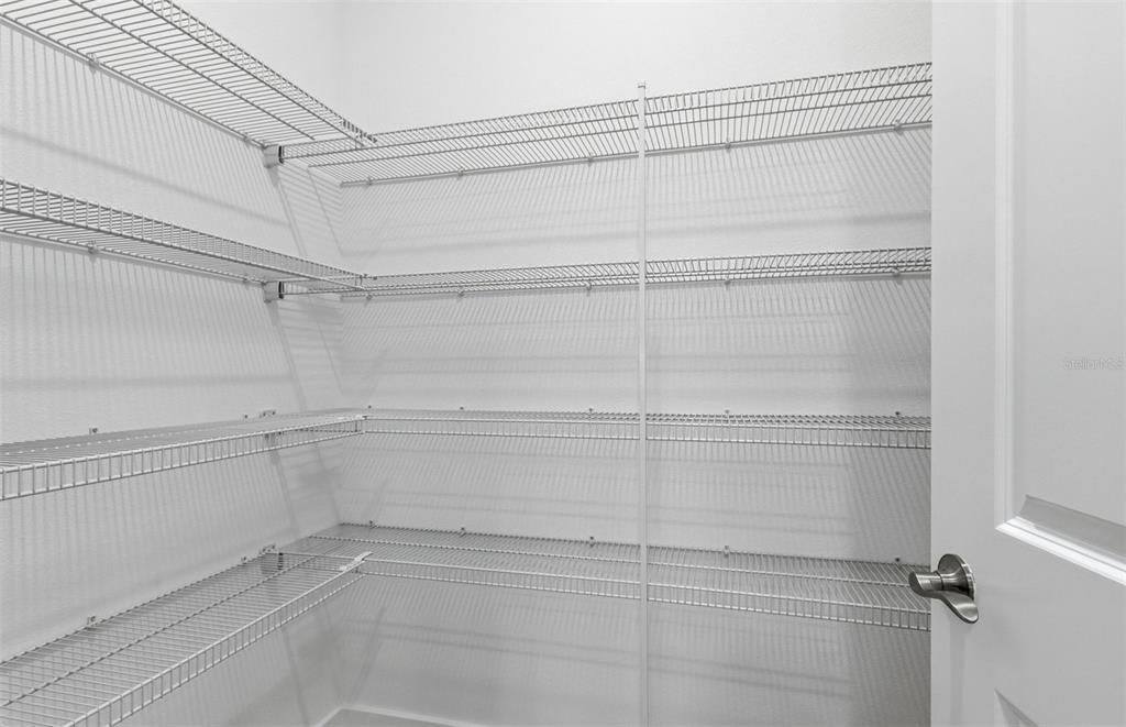 Activo con contrato: $721,800 (5 camas, 4 baños, 4000 Pies cuadrados)