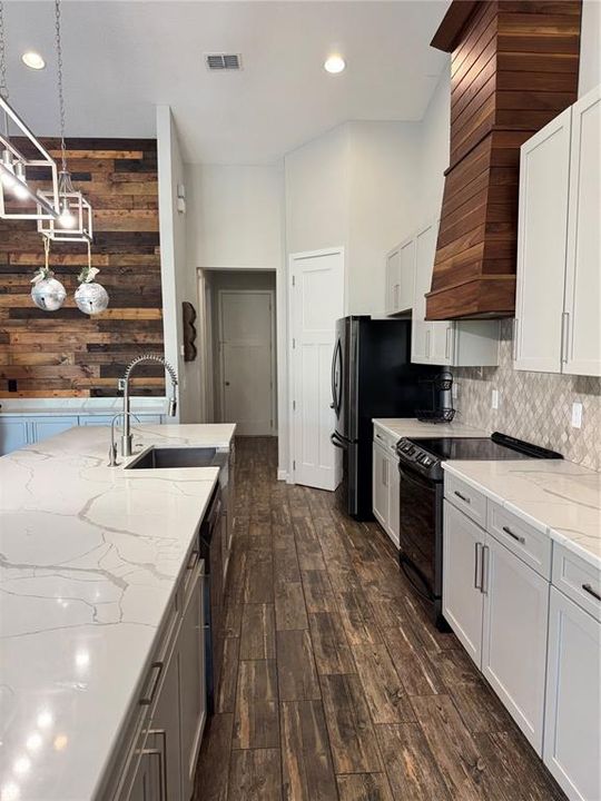 For Sale: $1,950,000 (8 beds, 5 baths, 4806 Square Feet)
