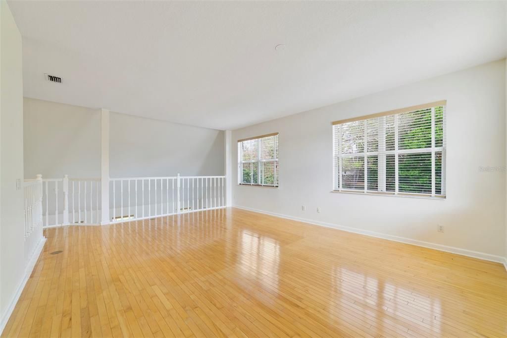 Activo con contrato: $569,000 (4 camas, 2 baños, 2500 Pies cuadrados)