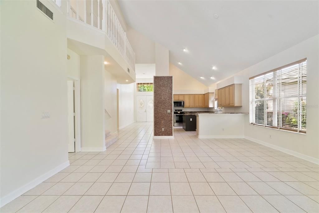 Activo con contrato: $569,000 (4 camas, 2 baños, 2500 Pies cuadrados)