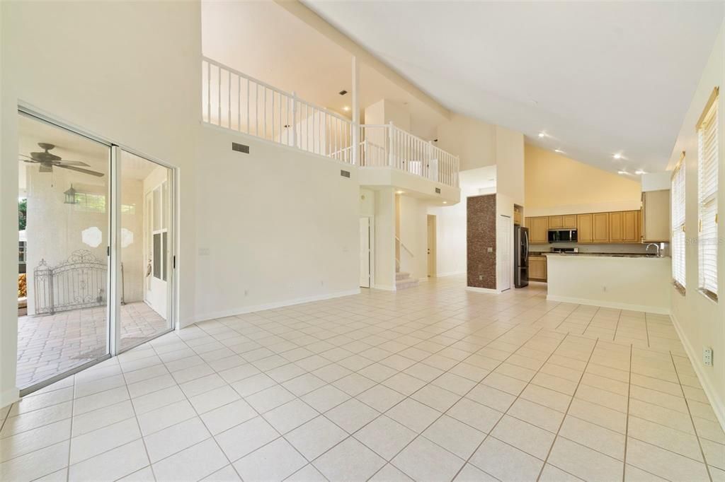 Activo con contrato: $569,000 (4 camas, 2 baños, 2500 Pies cuadrados)