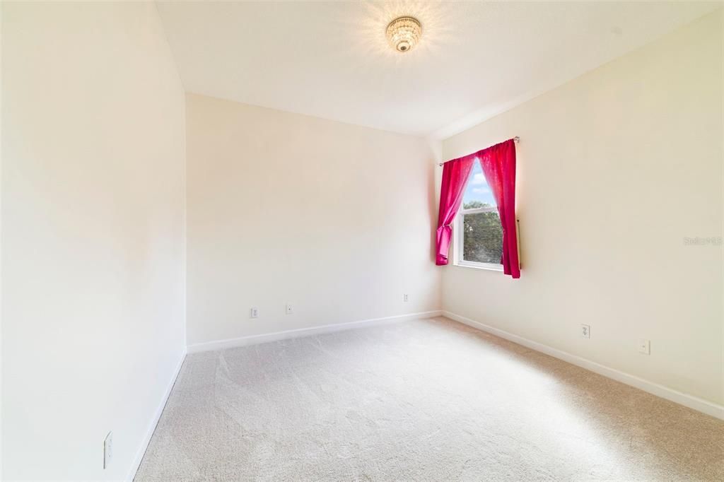 Activo con contrato: $569,000 (4 camas, 2 baños, 2500 Pies cuadrados)