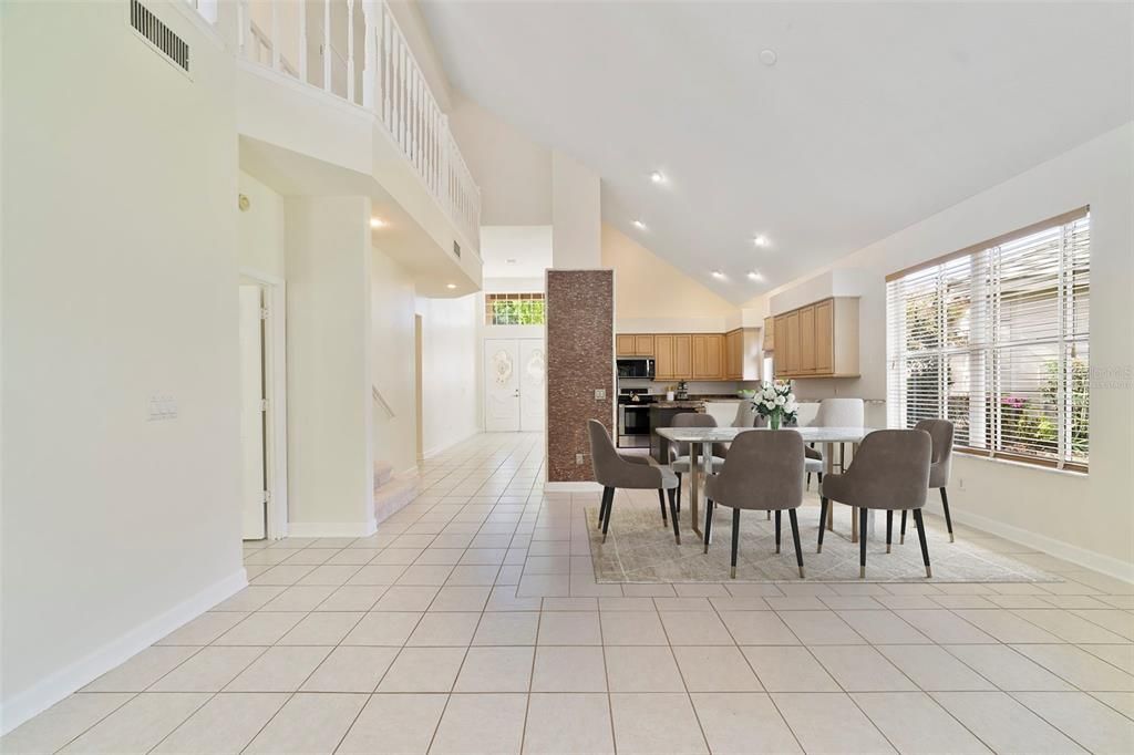 Activo con contrato: $569,000 (4 camas, 2 baños, 2500 Pies cuadrados)