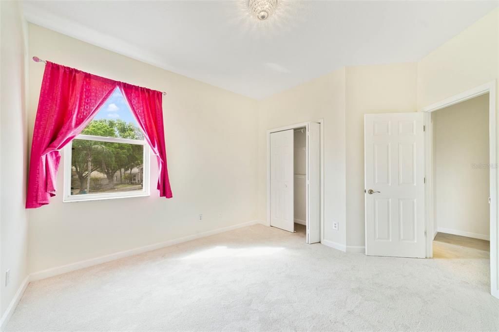 Activo con contrato: $569,000 (4 camas, 2 baños, 2500 Pies cuadrados)