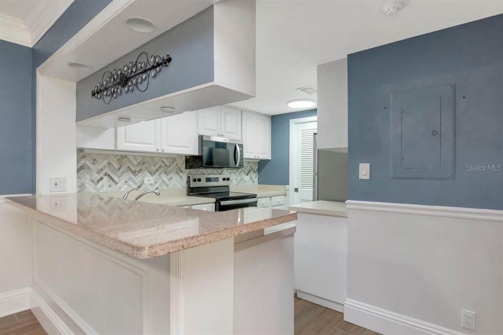 Active With Contract: $199,999 (1 beds, 1 baths, 825 Square Feet)