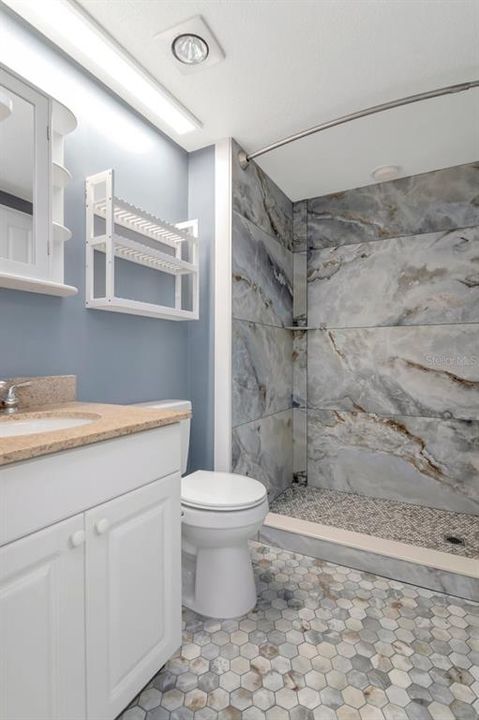 Active With Contract: $199,999 (1 beds, 1 baths, 825 Square Feet)