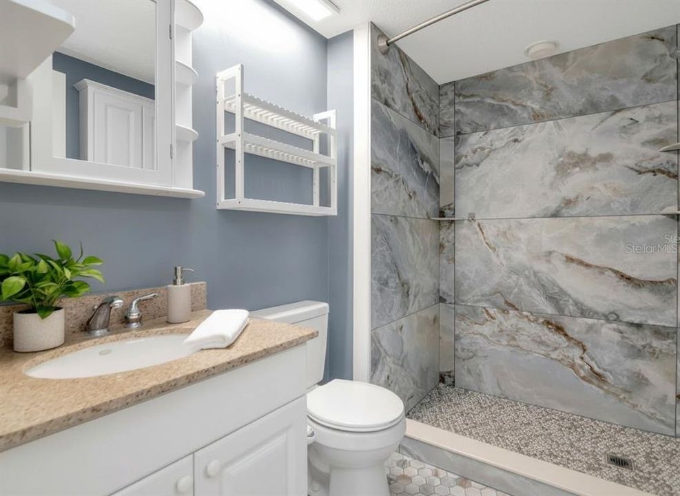 Active With Contract: $199,999 (1 beds, 1 baths, 825 Square Feet)