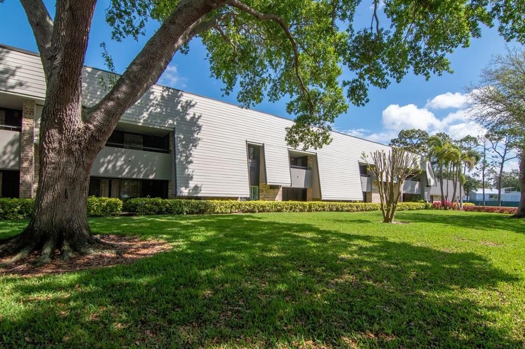 Active With Contract: $199,999 (1 beds, 1 baths, 825 Square Feet)