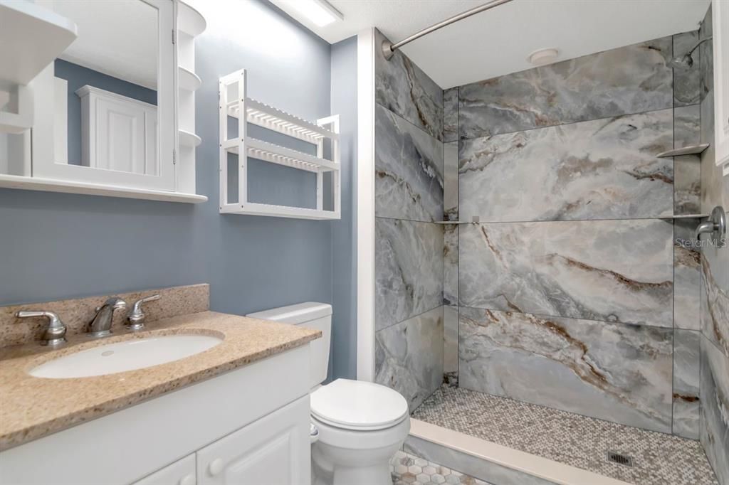 Active With Contract: $199,999 (1 beds, 1 baths, 825 Square Feet)