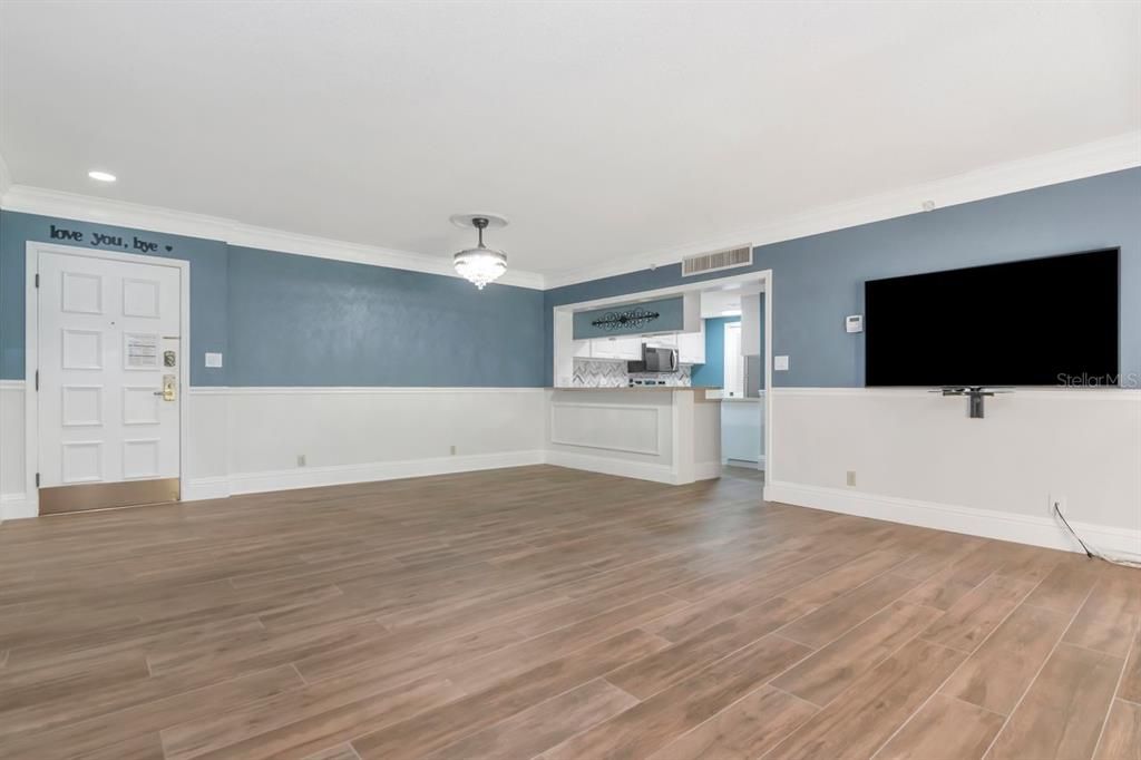 Active With Contract: $199,999 (1 beds, 1 baths, 825 Square Feet)