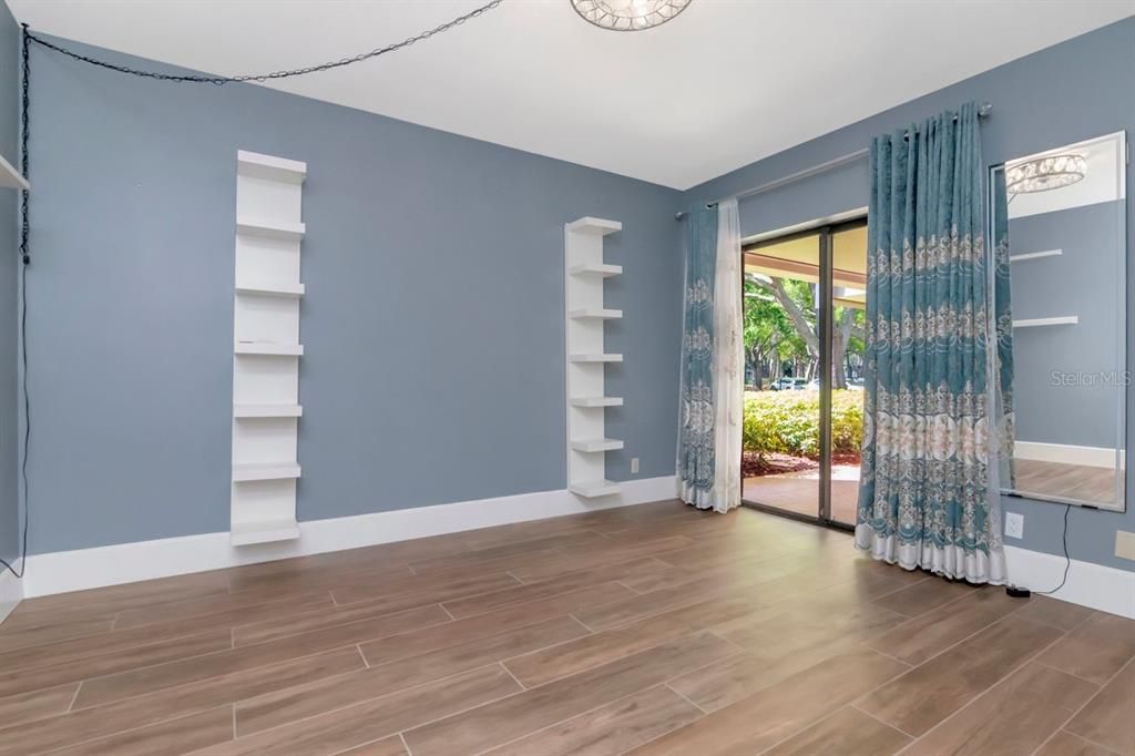Active With Contract: $199,999 (1 beds, 1 baths, 825 Square Feet)