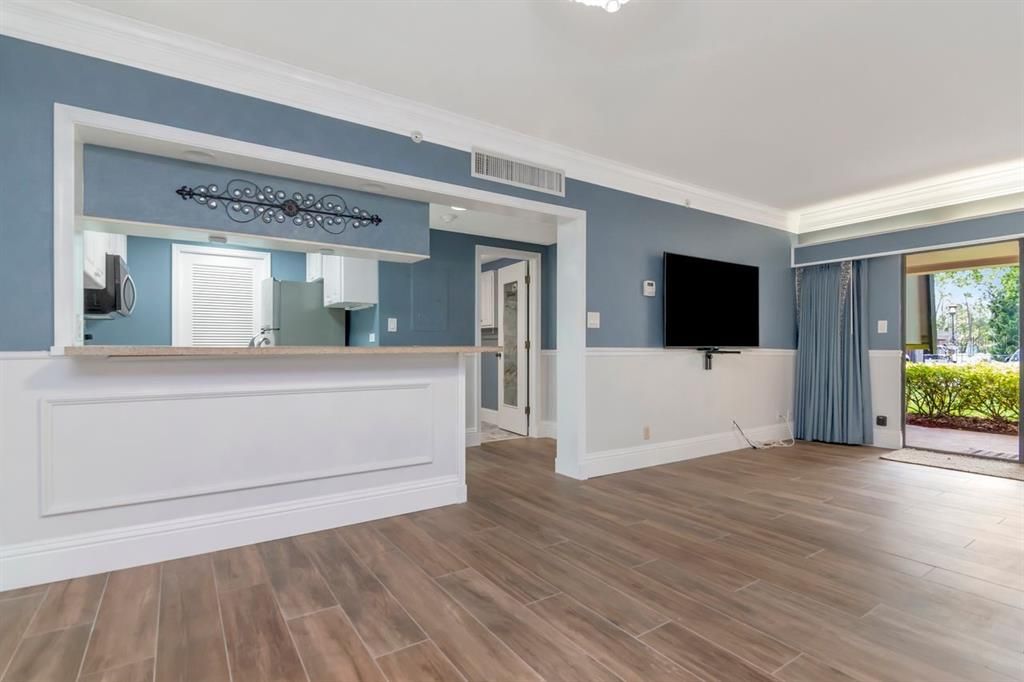 Active With Contract: $199,999 (1 beds, 1 baths, 825 Square Feet)
