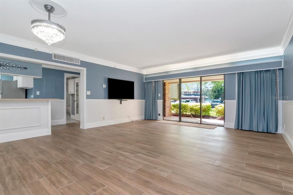Active With Contract: $199,999 (1 beds, 1 baths, 825 Square Feet)