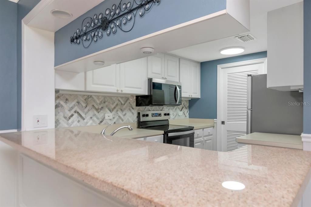 Active With Contract: $199,999 (1 beds, 1 baths, 825 Square Feet)