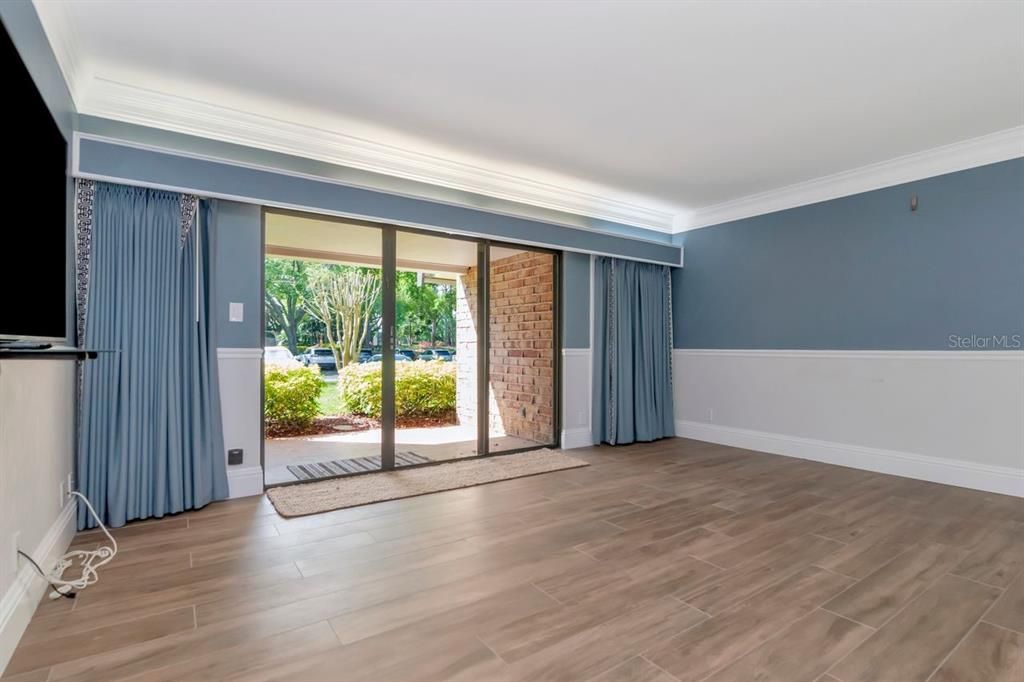 Active With Contract: $199,999 (1 beds, 1 baths, 825 Square Feet)