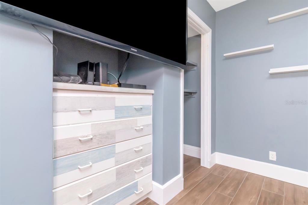 Active With Contract: $199,999 (1 beds, 1 baths, 825 Square Feet)