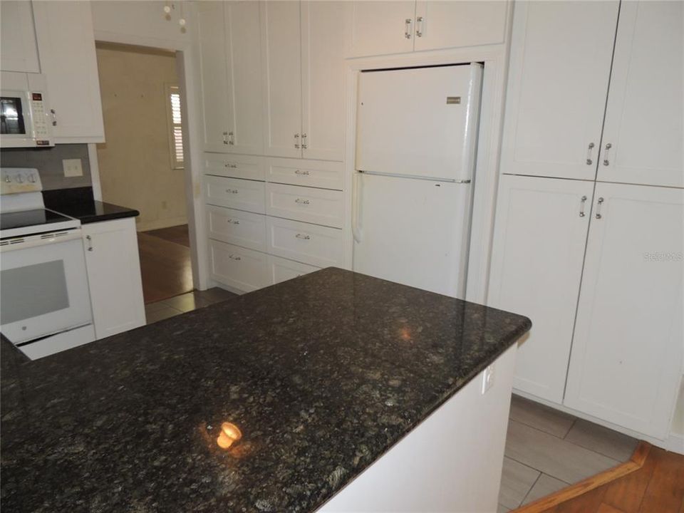 Activo con contrato: $279,000 (3 camas, 2 baños, 1668 Pies cuadrados)