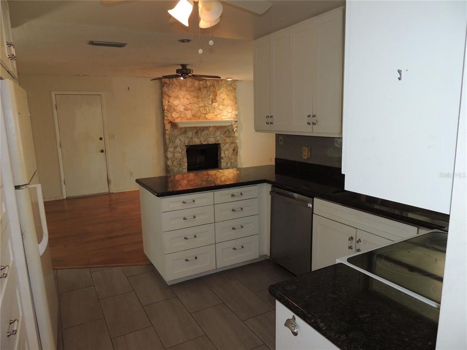 Activo con contrato: $279,000 (3 camas, 2 baños, 1668 Pies cuadrados)