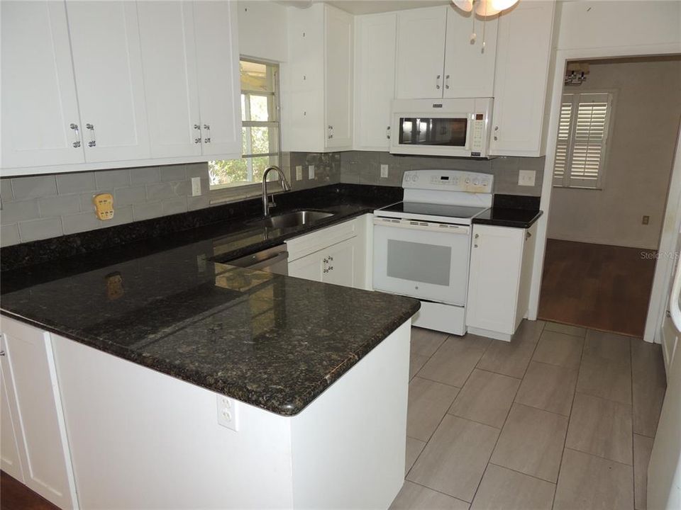 Activo con contrato: $279,000 (3 camas, 2 baños, 1668 Pies cuadrados)