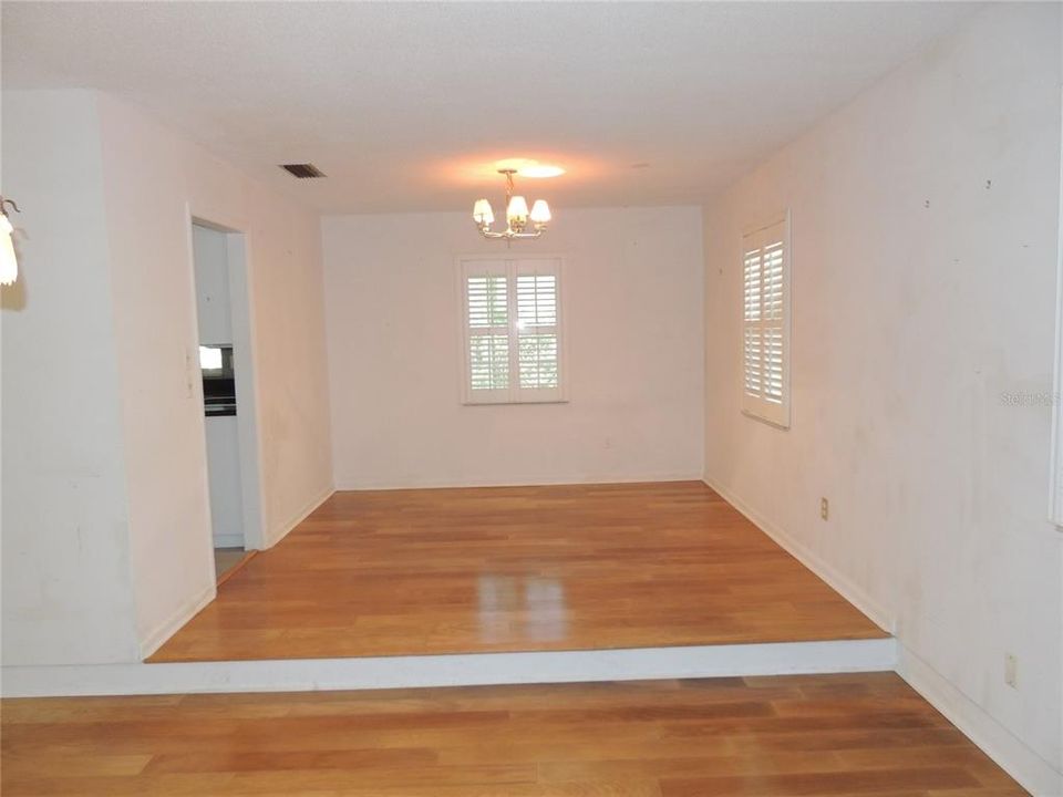 Activo con contrato: $279,000 (3 camas, 2 baños, 1668 Pies cuadrados)