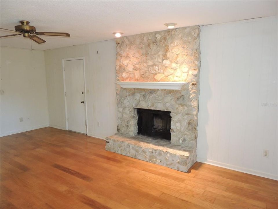 Activo con contrato: $279,000 (3 camas, 2 baños, 1668 Pies cuadrados)