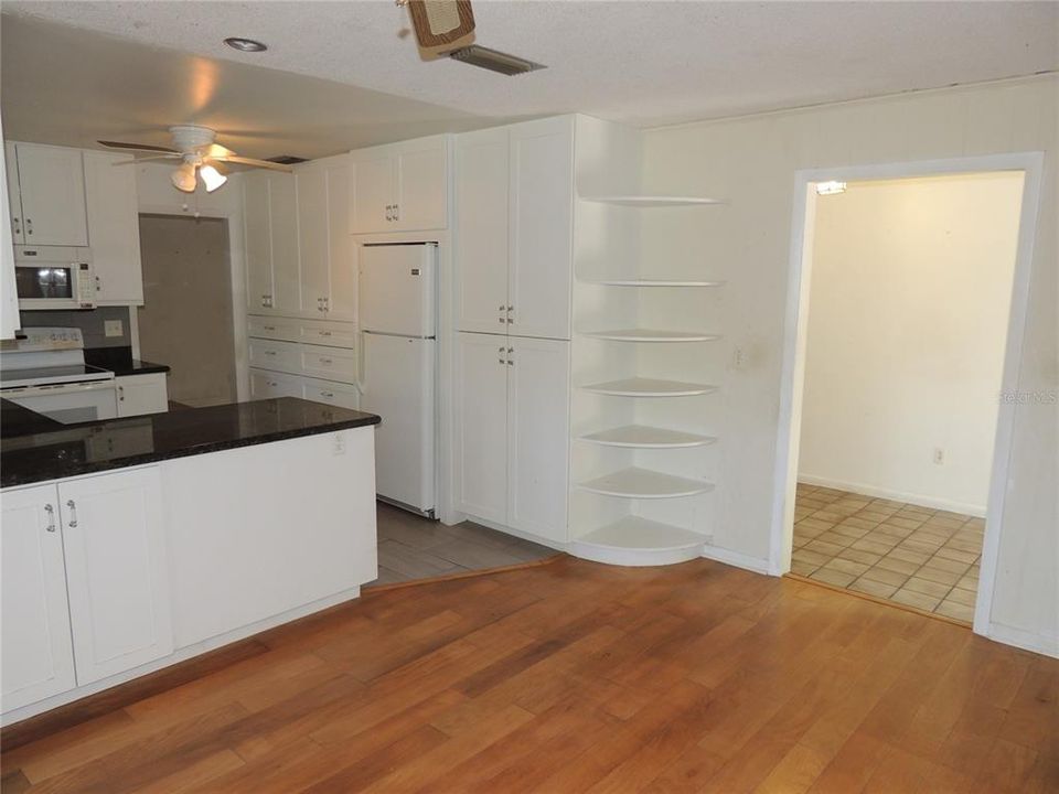 Activo con contrato: $279,000 (3 camas, 2 baños, 1668 Pies cuadrados)