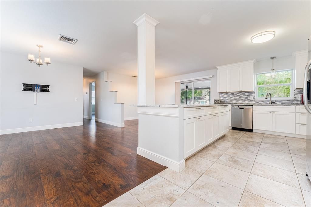 For Sale: $259,000 (2 beds, 2 baths, 1112 Square Feet)