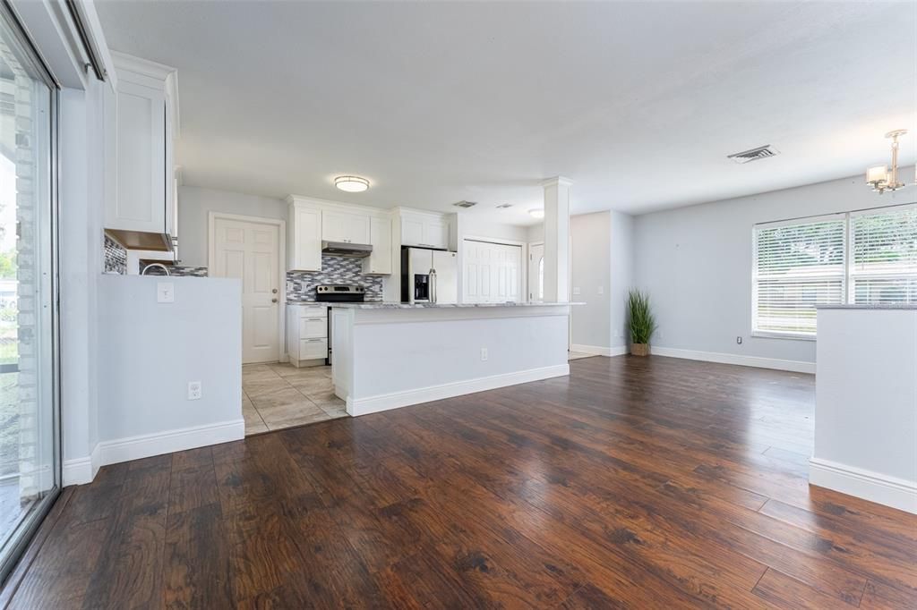For Sale: $259,000 (2 beds, 2 baths, 1112 Square Feet)