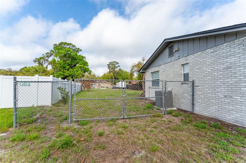 For Sale: $259,000 (2 beds, 2 baths, 1112 Square Feet)