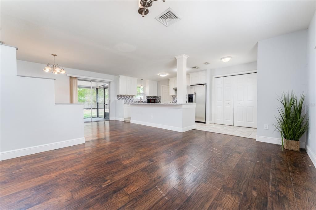 For Sale: $259,000 (2 beds, 2 baths, 1112 Square Feet)