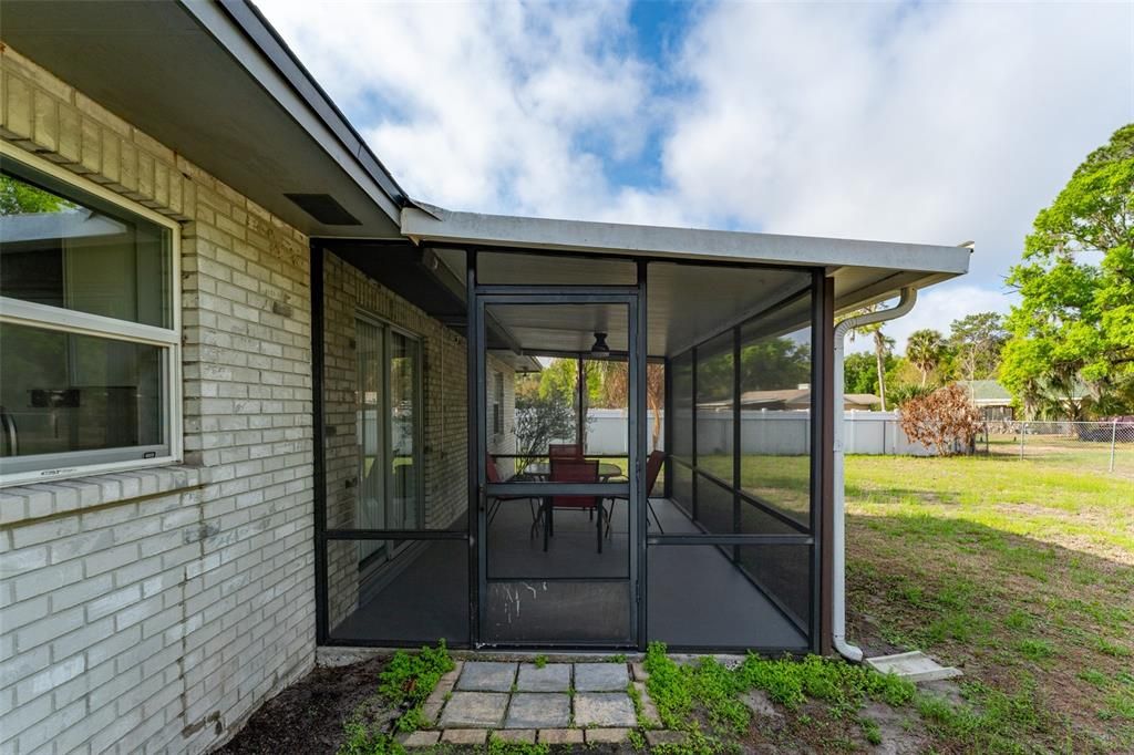 For Sale: $259,000 (2 beds, 2 baths, 1112 Square Feet)