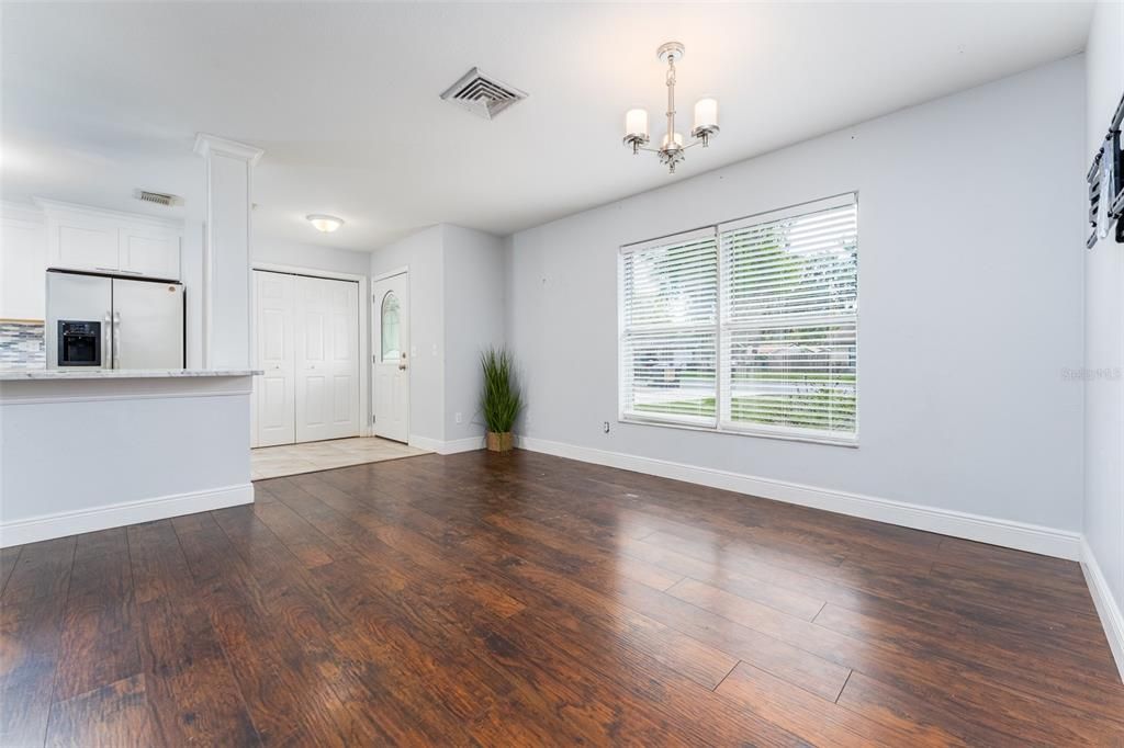 For Sale: $259,000 (2 beds, 2 baths, 1112 Square Feet)