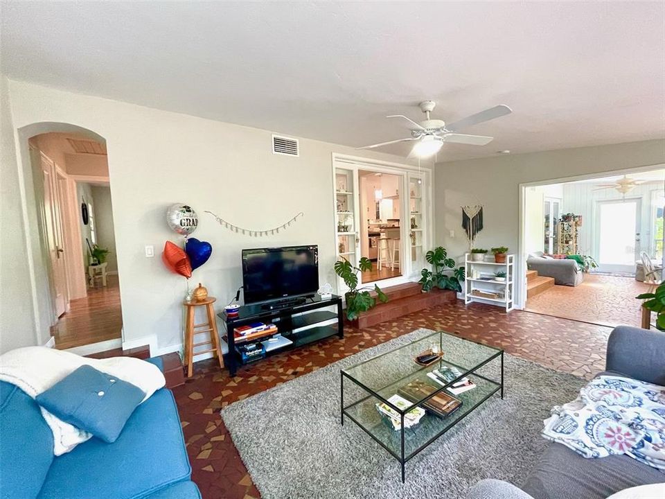 待售: $625,000 (3 贝兹, 2 浴室, 1655 平方英尺)