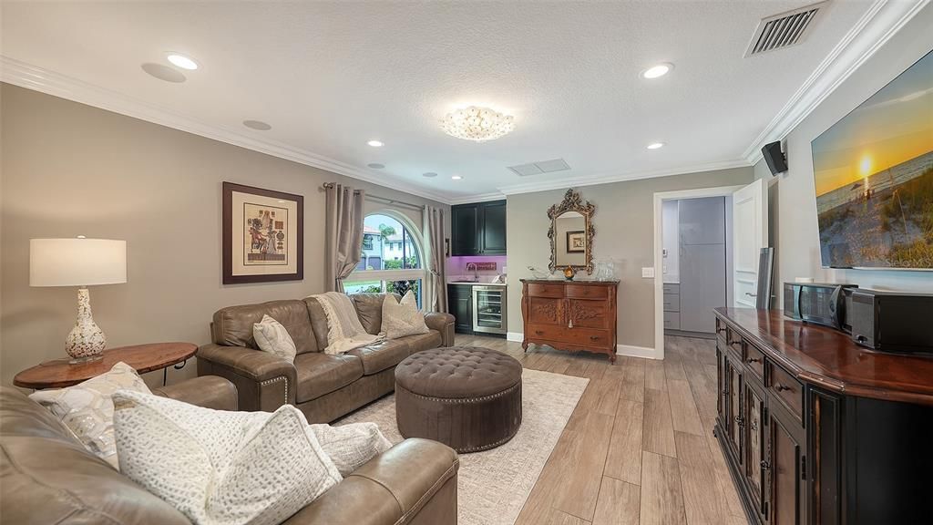 For Sale: $2,599,000 (3 beds, 3 baths, 2960 Square Feet)