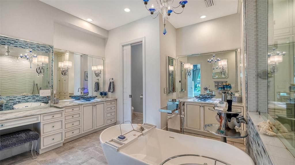 For Sale: $2,599,000 (3 beds, 3 baths, 2960 Square Feet)